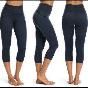 Spanx Active Cropped Leggings in Navy Large